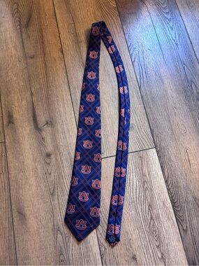Eagles wings Auburn Men's Navy and Orange Patterned Logo Tie